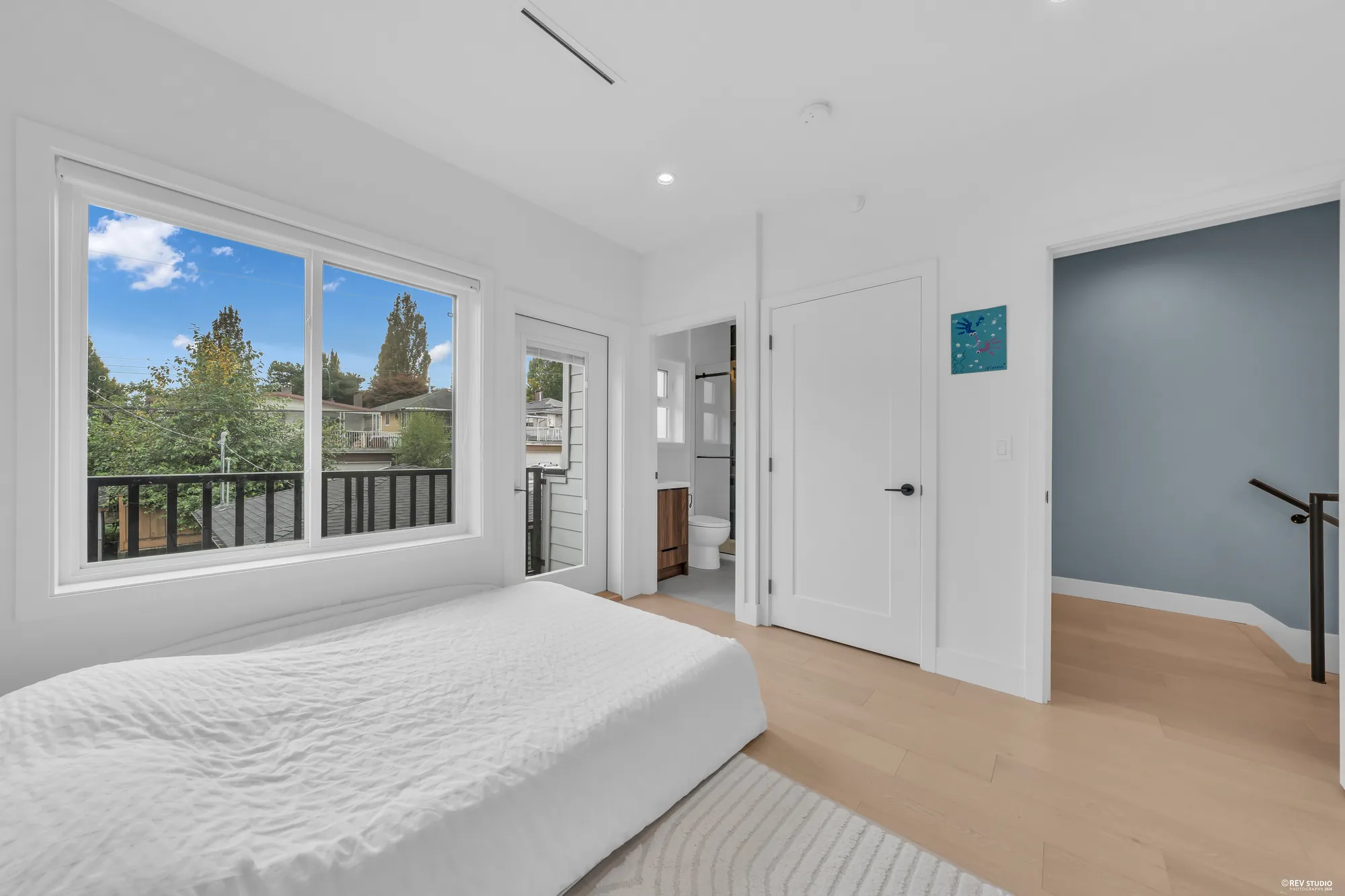 The second bedroom toward its bathroom door and the hall